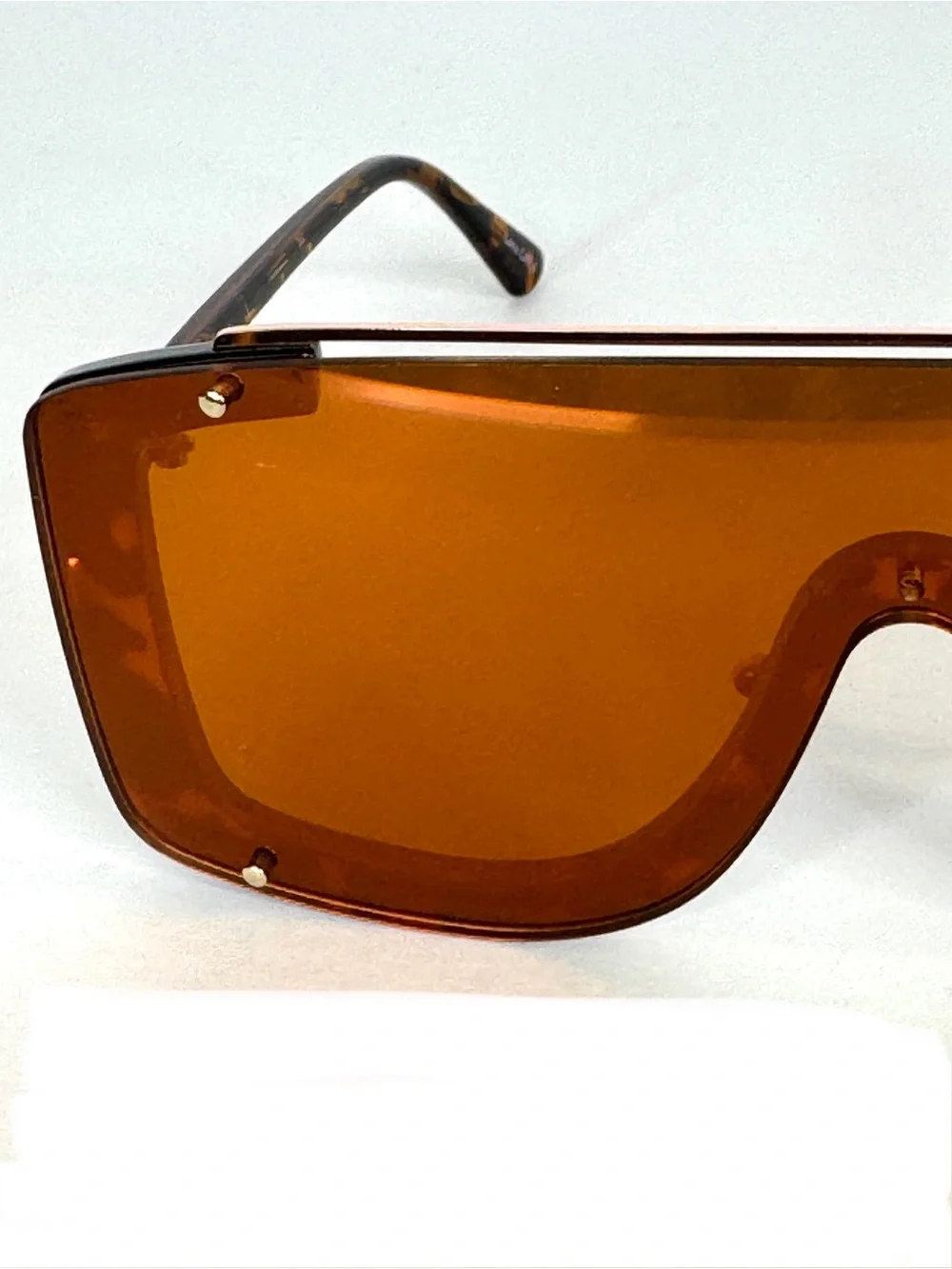 QUAY AUSTRALIA Hold For Applause Gold Tort Shield Sunglasses